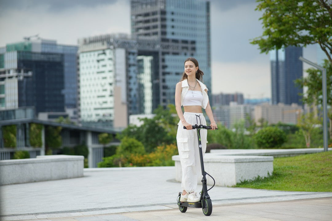 Los beneficios de conducir una patineta eléctrica para adultos son los siguientes: